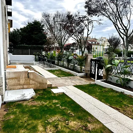 Relax And Explore And Bed & Breakfast Lisbon