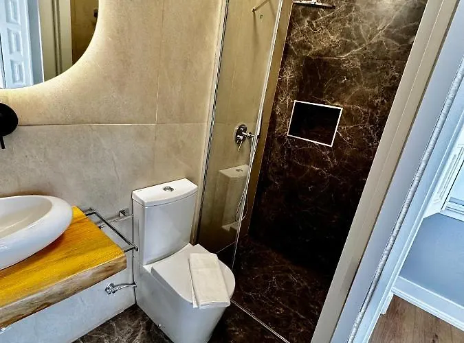 Relax And Explore And Bed & Breakfast