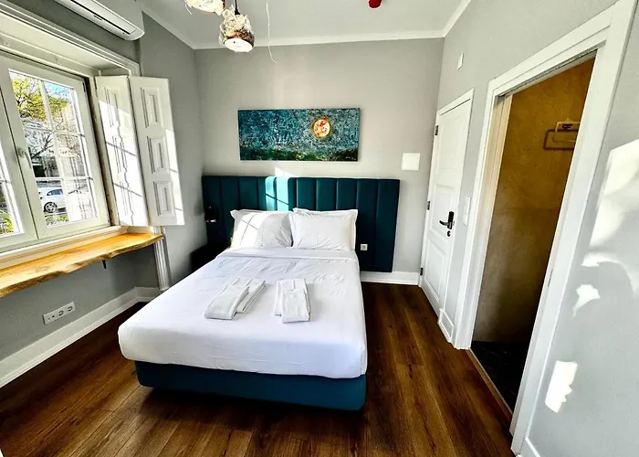 Relax And Explore And リスボン