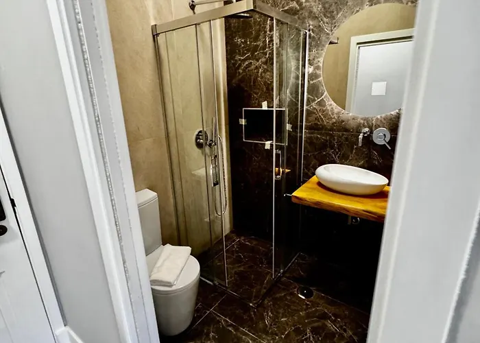 Relax And Explore And * リスボン