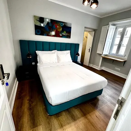 Relax And Explore And Lissabon