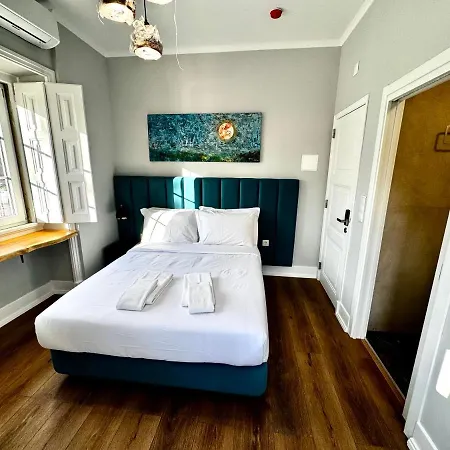 Relax And Explore And Lissabon