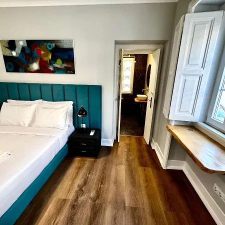 Relax And Explore And Lissabon