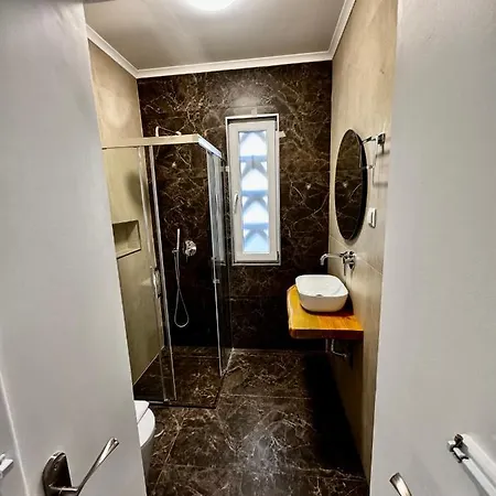 Relax And Explore And * Lissabon