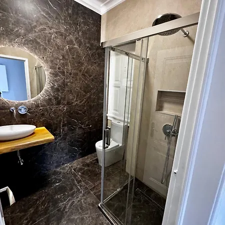 Relax And Explore And * Lissabon