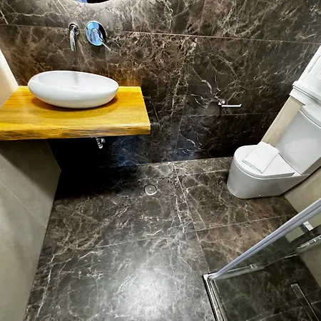 Relax And Explore And Lissabon