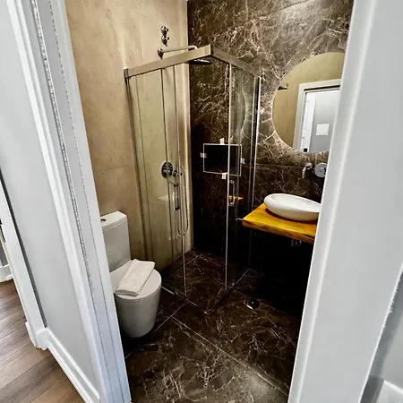 Relax And Explore And Lissabon