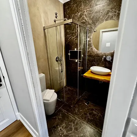 Relax And Explore And * Lissabon