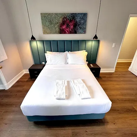 Relax And Explore And * Lissabon