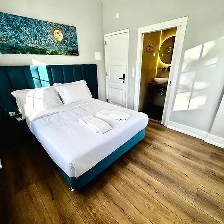 Relax And Explore And Bed & Breakfast