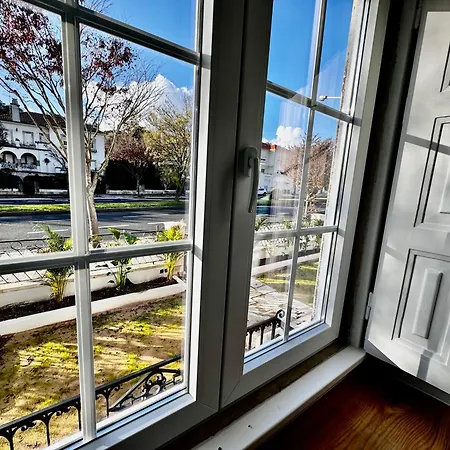 Relax And Explore And Lissabon