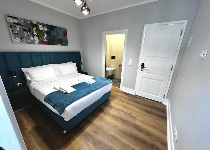 Relax And Explore And Bed & Breakfast