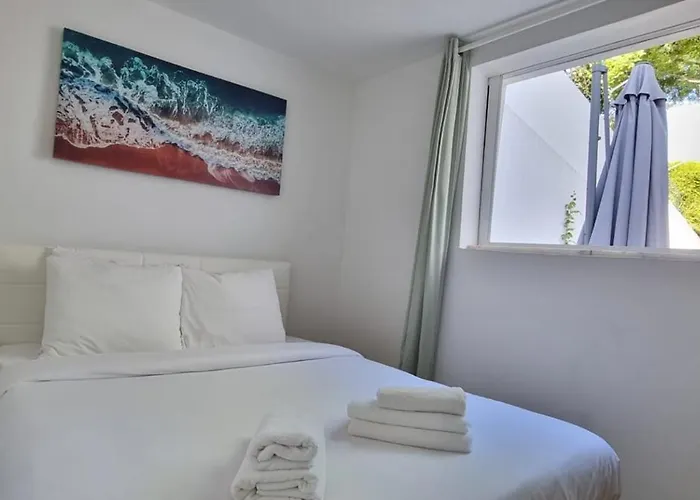 Relax And Explore And Bed & Breakfast