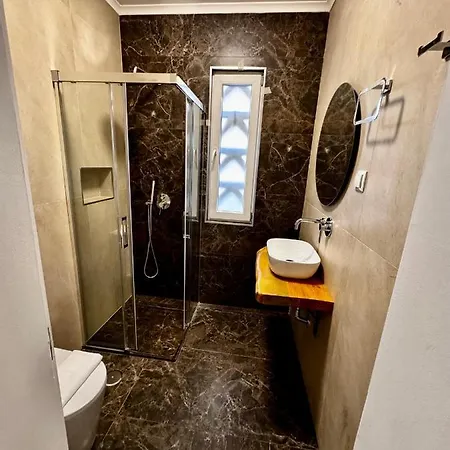 לינה וארוחת בוקר Relax And Explore And *