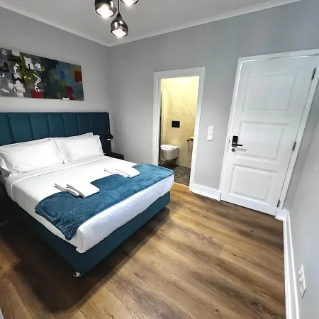 Relax And Explore And לינה וארוחת בוקר